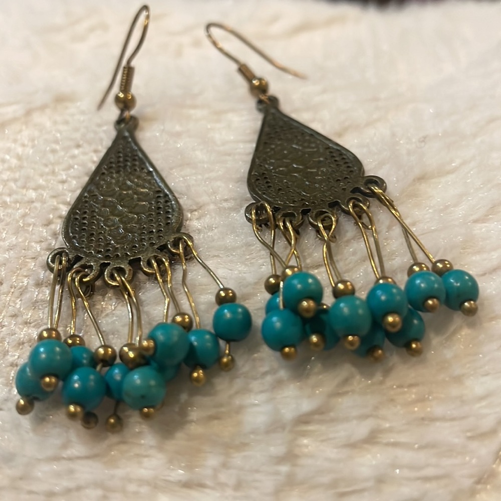 Earrings with turquoise beads
